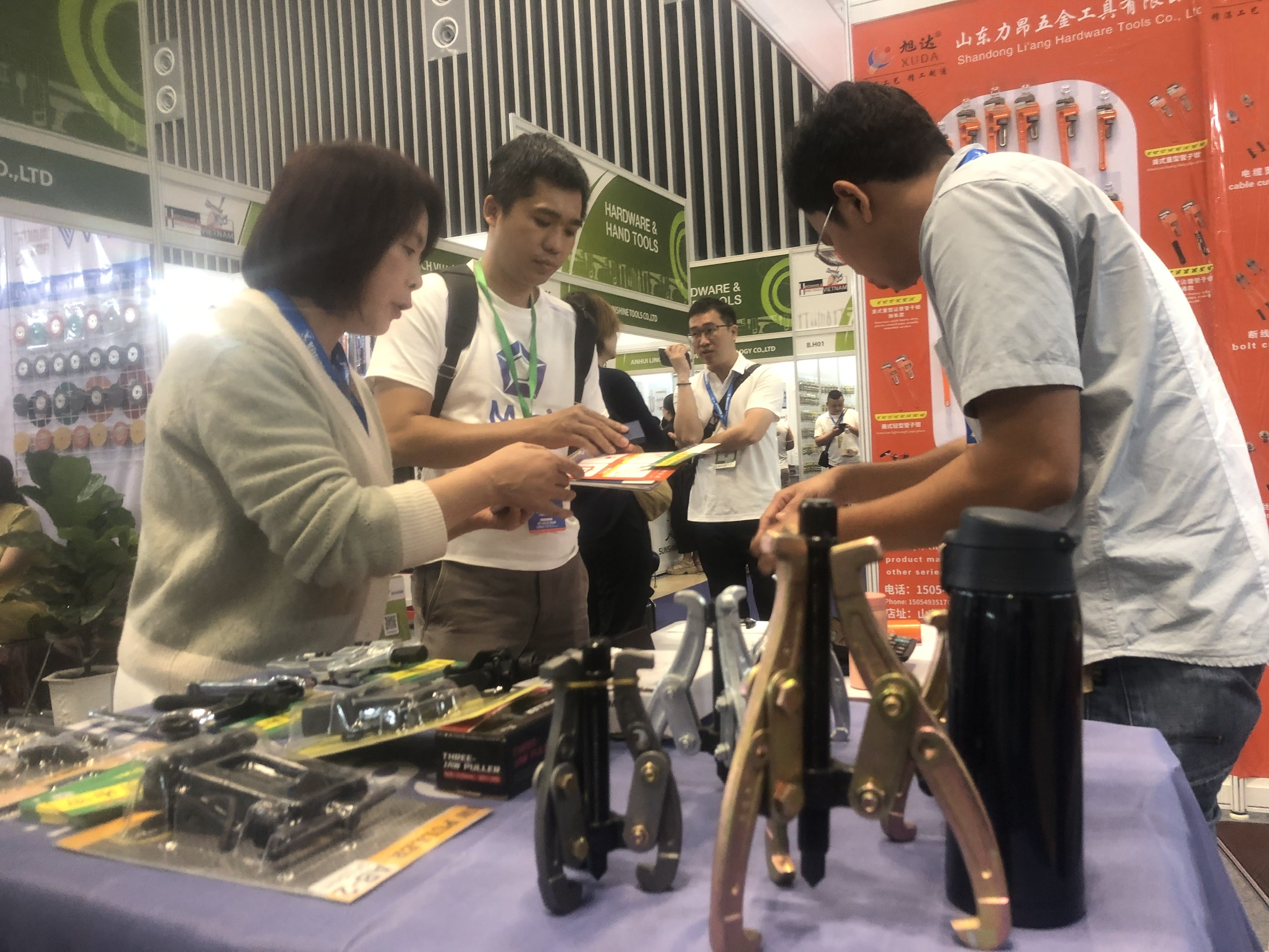 Triển lãm Quốc tế ngũ kim và dụng cụ cầm tay tại TP. HCM thu hút nhiều khách tham quan